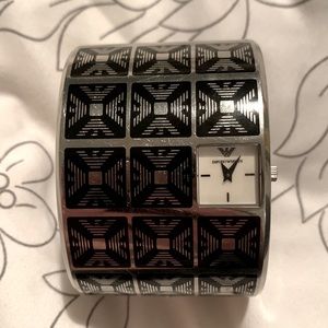 Emporio Armani Wide Cuff Watch
Donna Logo Wide Cuff Watch- Silver Ar-5743 2009